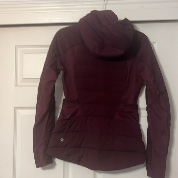 Lululemon Down For it All Jacket size 8 cassis maroon snow/waterproof lulu coat! - Picture 6 of 7
